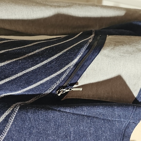 People Like Frank Open Women's Navy & Gray Striped Sweater. USA. - Picture 3 of 8